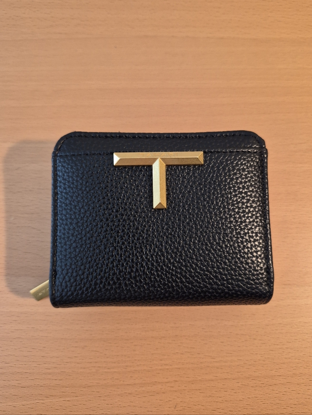NEW Tahari wallet